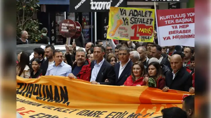 İzmir’de binler 1 Mayıs için toplandı: Emek mücadelesi devam edecek