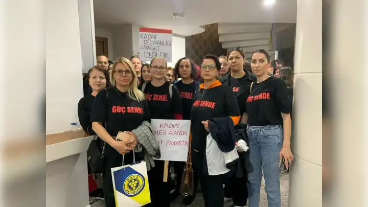 CHP’li kadınlardan küfre karşı sessiz protesto