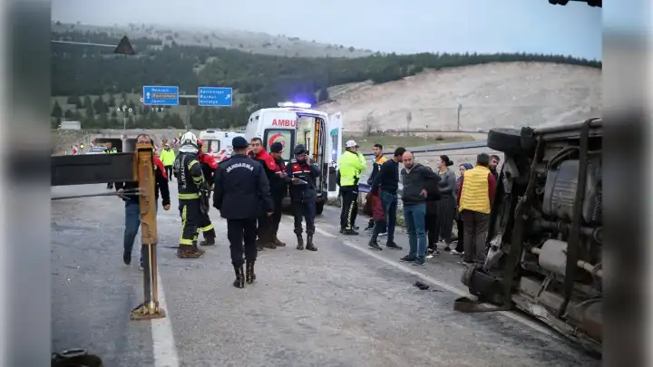 Denizli'de feci kaza: 18 yaralı