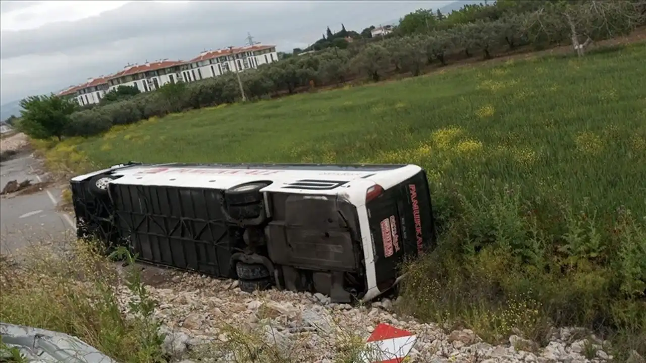 Manisa'da feci otobüs kazası! haberinin görseli