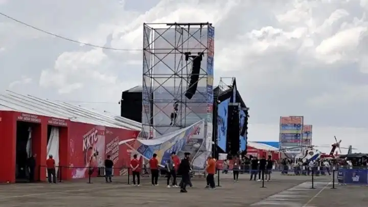 TEKNOFEST'te reklam panosu devrildi: Çok sayıda yaralı var!