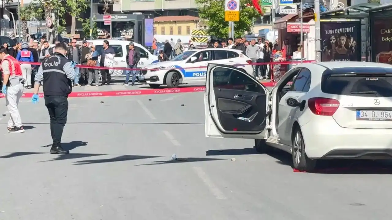 Avcılar’da otomobile kurşun yağmuru haberinin görseli
