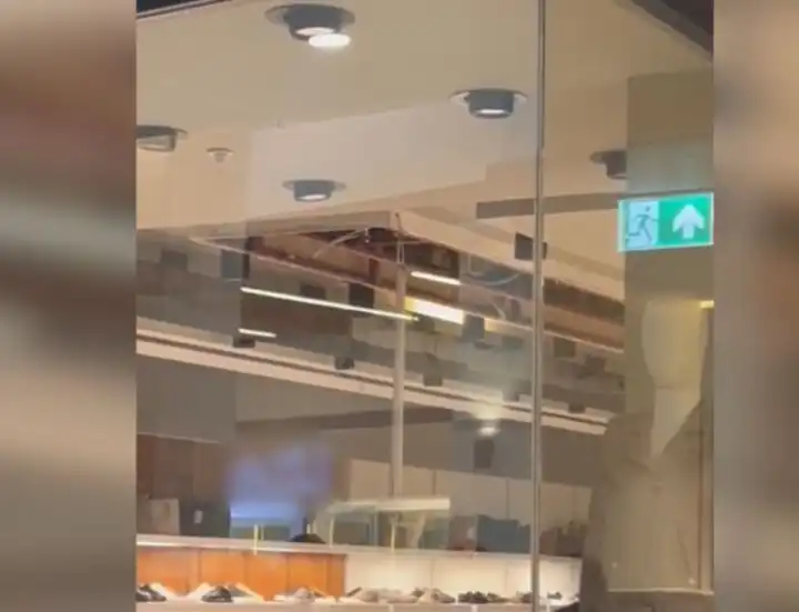 AVM’de asma cam tavan çöktü: 1’i çocuk 2 kişi hastanelik oldu