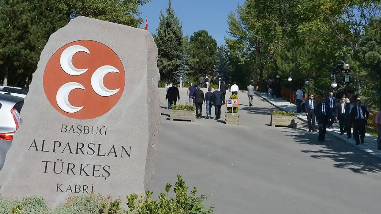 Ayyüce Türkeş’e babasının mezarı başında saldırı haberinin görseli