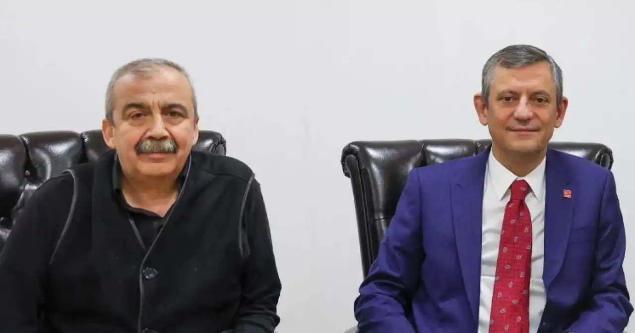 CHP lideri Özel’den Sırrı Süreyya Önder mesajı: Ömrünü barış yolunda harcadığına şahidiz haberinin görseli