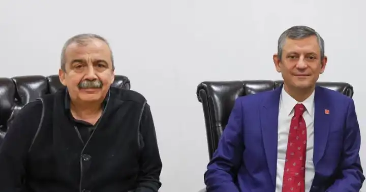 CHP lideri Özel’den Sırrı Süreyya Önder mesajı: Ömrünü barış yolunda harcadığına şahidiz