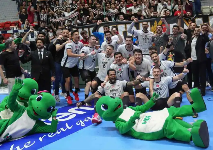 İzmir’de Türkiye Kupası heyecanı: Hentbol HDI Sigorta Erkekler Türkiye Kupası’nda Şampiyon Beşiktaş