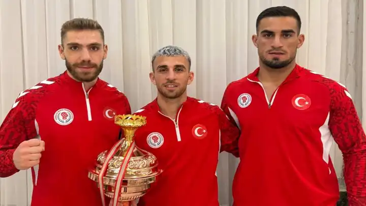 Milli boksörlerden gururlandıran başarı!