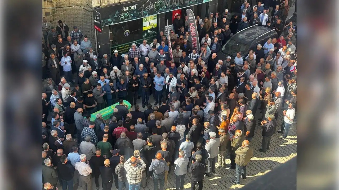 Abdullah Akarsu son yolculuğuna uğurlandı haberinin görseli