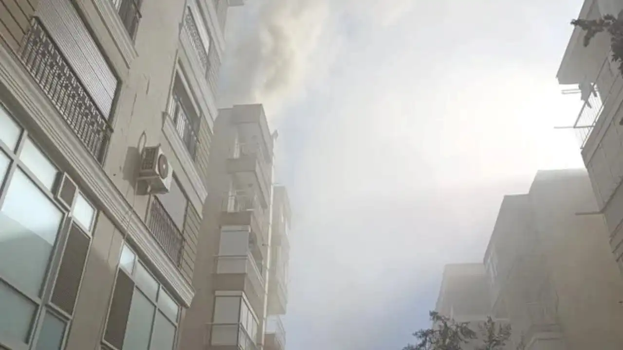 İzmir haber: Bostanlı'da yangın haberinin görseli