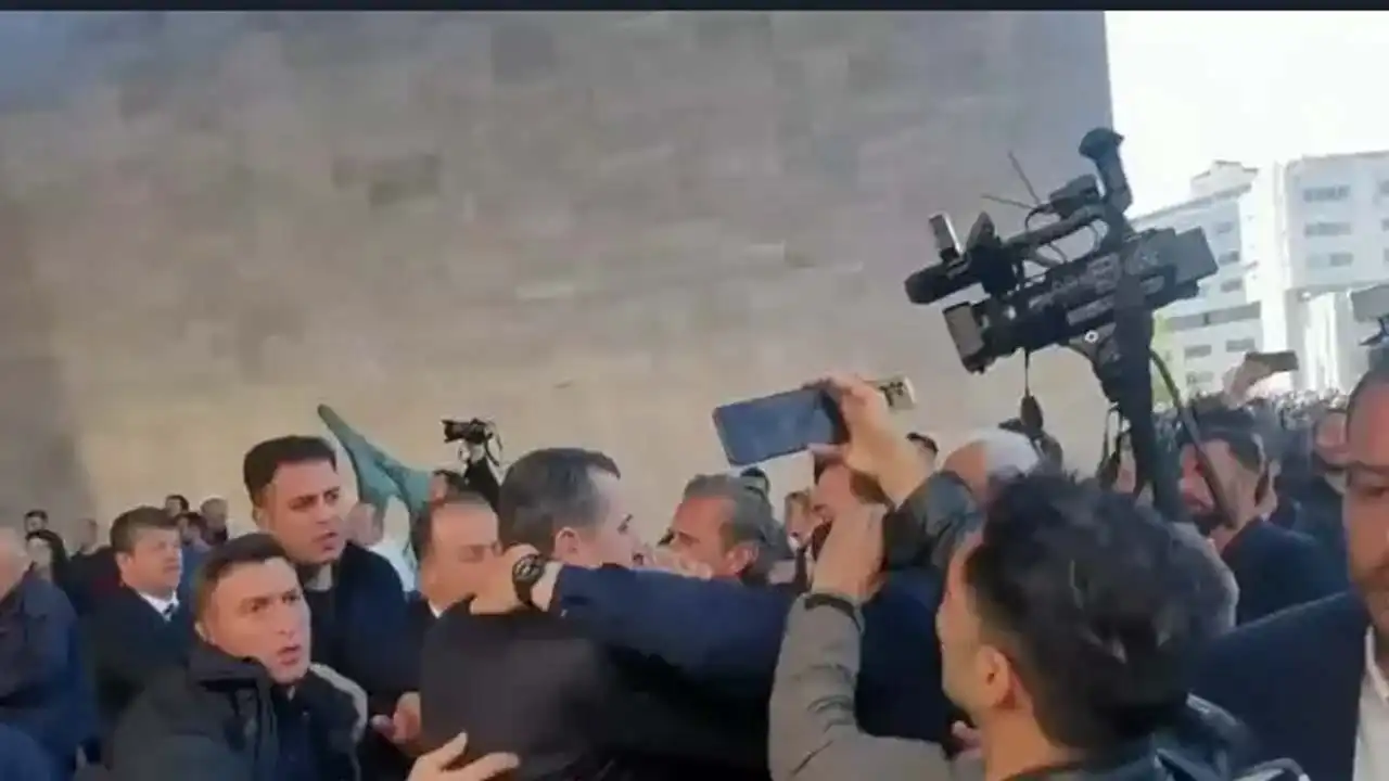 İzmir’in milletvekillerinden saldırı açıklamaları: Kim ne dedi? haberinin görseli
