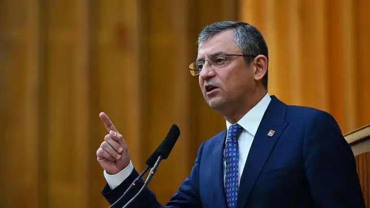 Özgür Özel'e saldırı: Saldırgan gözaltına alındı