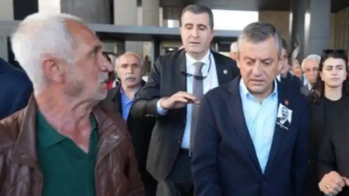 Özgür Özel’e yumruk atan saldırganın kimliği ortaya çıktı: 2 çocuğunu öldürmüş
