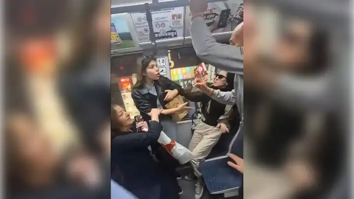 Tramvayda küfürlü kadın kavgası