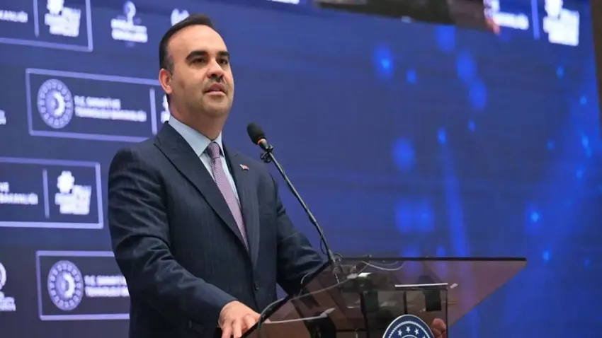 Bakan Kacır: Türk sanayisinin yanında olmaya devam edeceğiz haberinin görseli