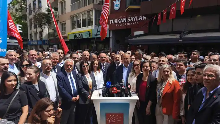 CHP İzmir’den Özgür Özel’e yapılan saldırıya sert tepki: Geri çekilmeyeceğiz!