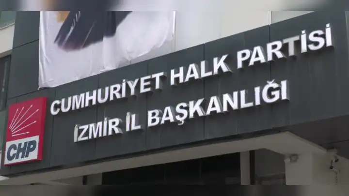 CHP İzmir tam kadro Özel'e destek için Ankara'ya gidecek haberinin görseli