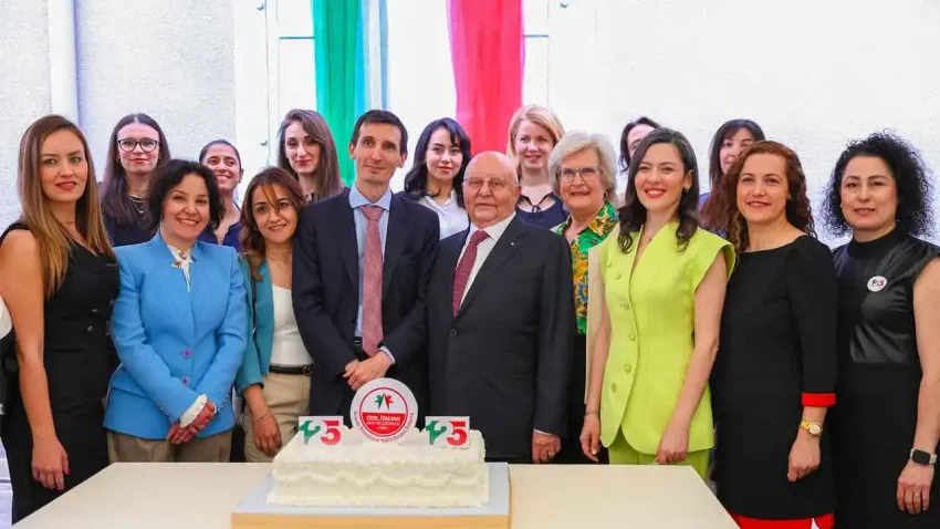 İzmir Özel İtalyan Ana ve İlkokulu, 125. yaşını törenle kutladı haberinin görseli