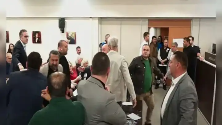 Karşıyaka meclisinde tansiyon yükseldi!