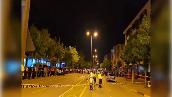 Otomobilin çarptığı iki kadın hayatını kaybetti