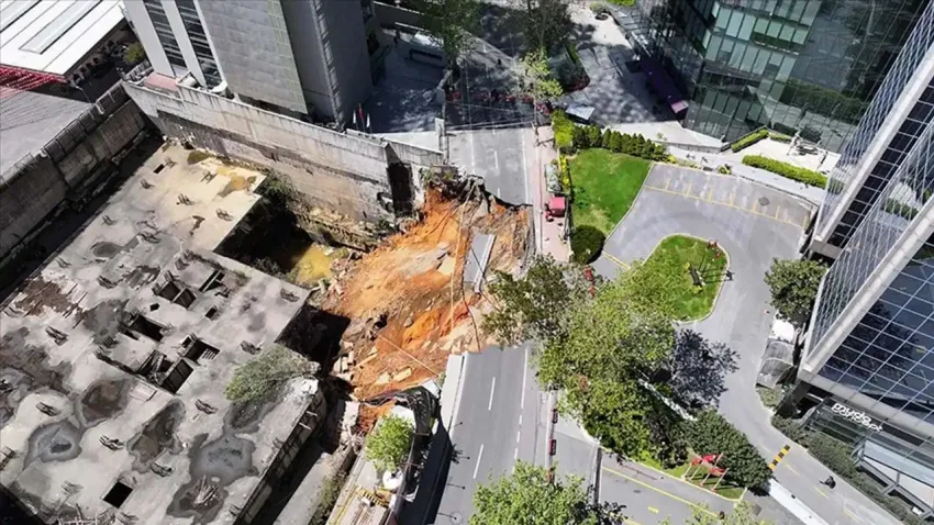 Sarıyer’de çöken yolun onarım çalışmaları 3’üncü gününde haberinin görseli