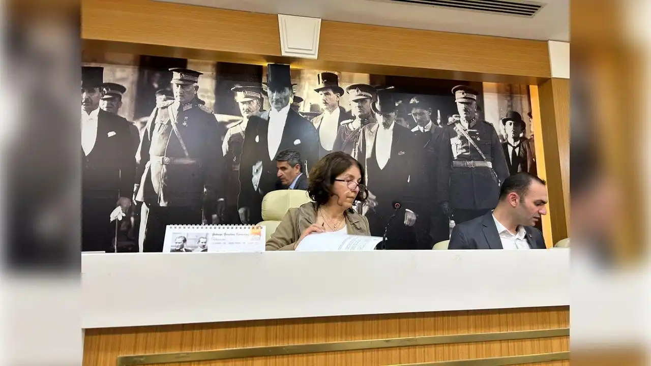 Çiğli'de halk "evsiz kalacağız" diyerek meclisi terk etti haberinin görseli