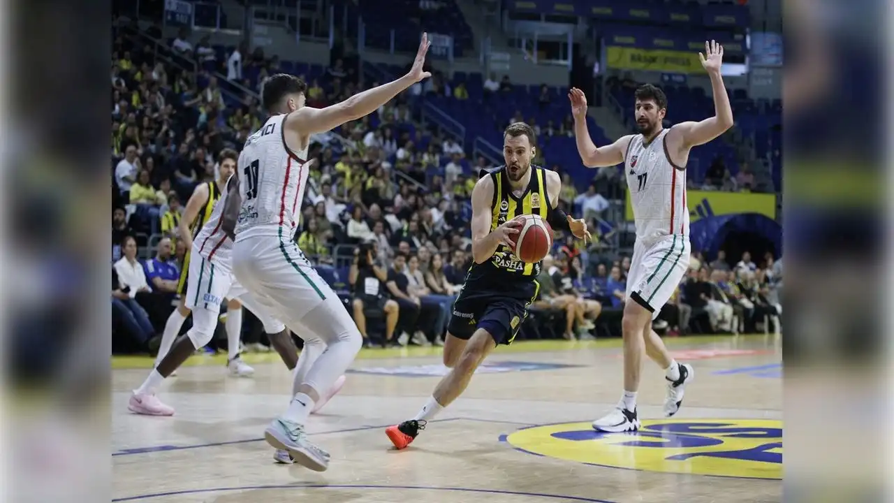 Karşıyaka, deplasmanda Fenerbahçe Beko'ya mağlup oldu! haberinin görseli