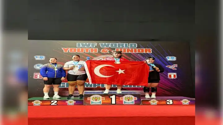 Milli halterci Fatmagül Çevik, dünya şampiyonu oldu