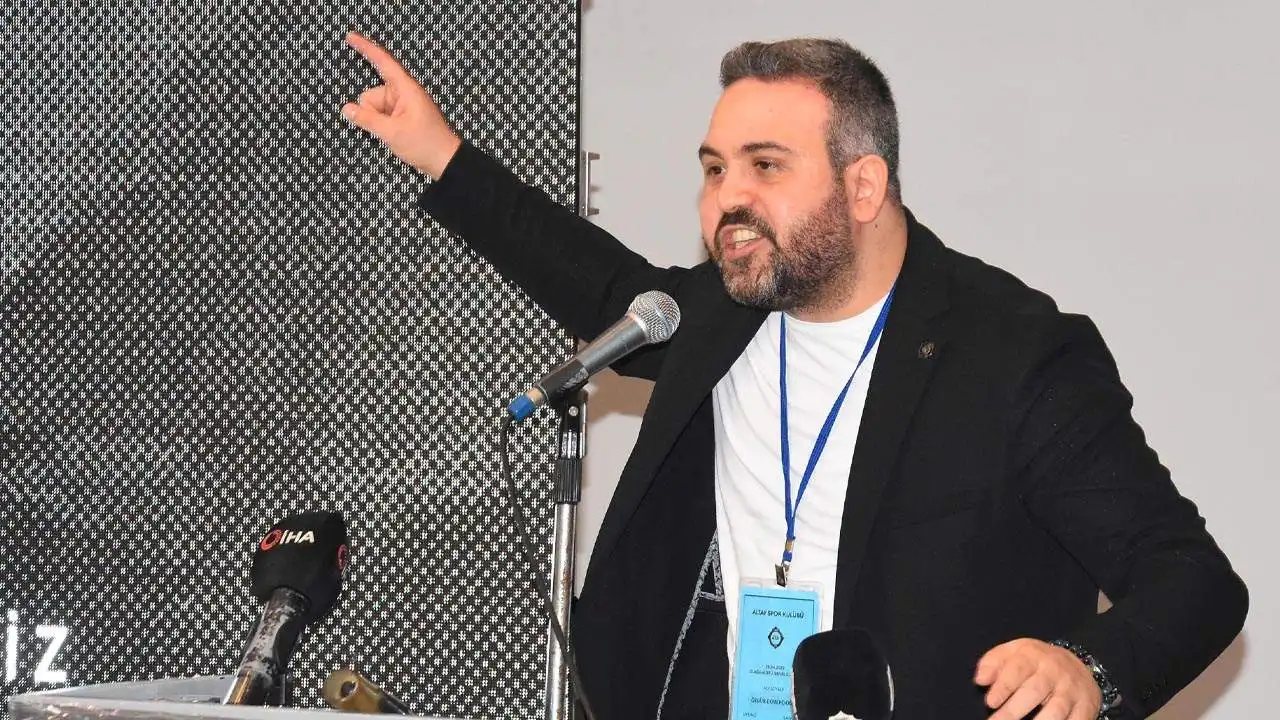 Altay'da eski başkan Ekmekçioğlu'nun ibrası konuşuldu haberinin görseli