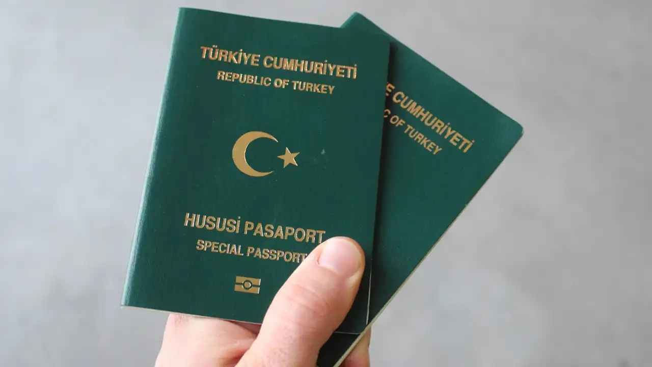 Bu haber muhasebecileri ilgilendiriyor! Yurtdışına çıkış kolaylığı gündemde! Yeşil pasaport sinyali haberinin görseli