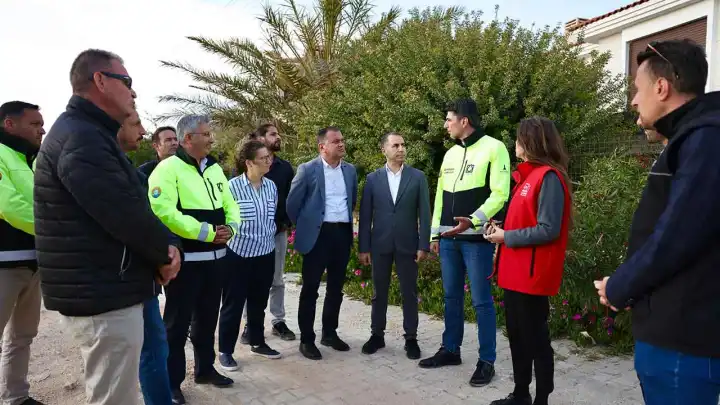 Çeşme’de sezon öncesi içme suyu hattı yenilendi