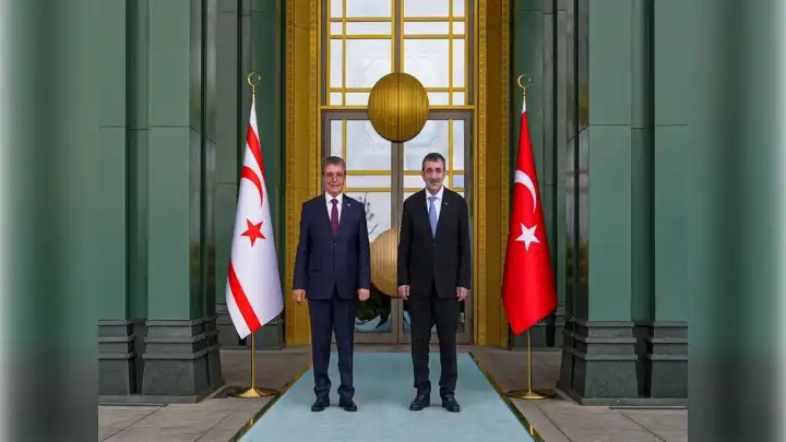 Cevdet Yılmaz, KKTC Başbakanı Üstel ile bir araya geldi