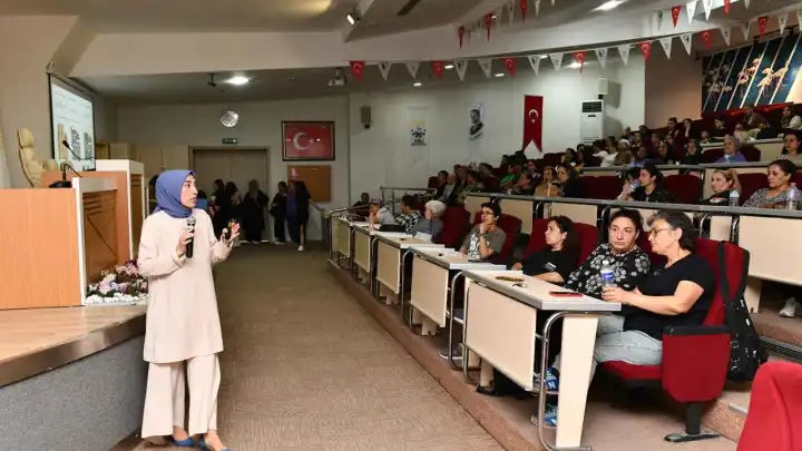 Çiğli'den kadınlara “Sağlıklı Kilo Verme Paneli”