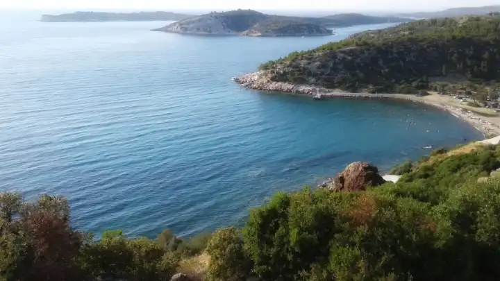 Denizin içinden şifa fışkırıyor! İzmir’in sessiz koyu görenleri büyülüyor