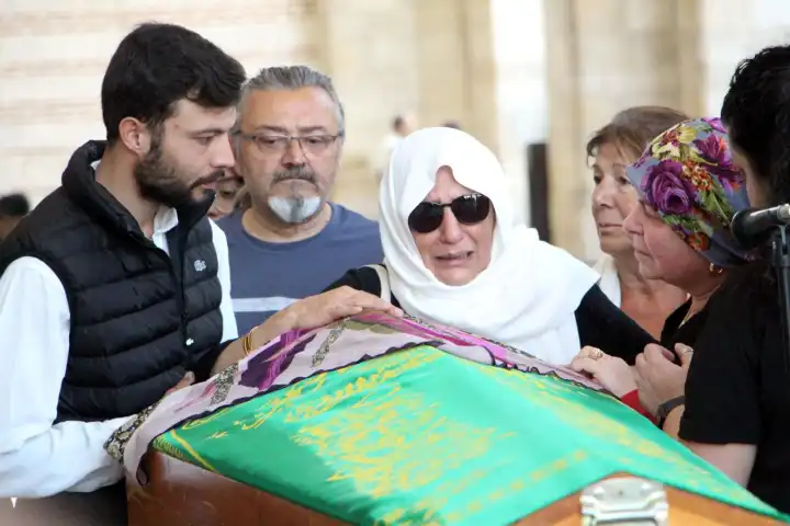 Eski eşi tarafından katledilen Bahar Aksu toprağa verildi