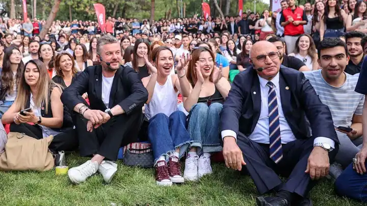 Vekil Tanal Buca’da üniversitelilerle buluştu