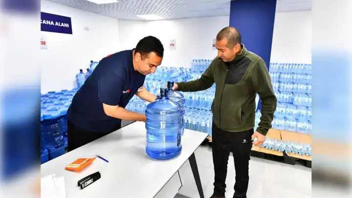 İzmir'de 40 TL'ye su
