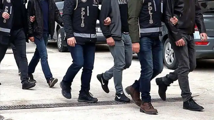 İzmir Merkezli FETÖ operasyonunda 10 şüpheli gözaltına alındı