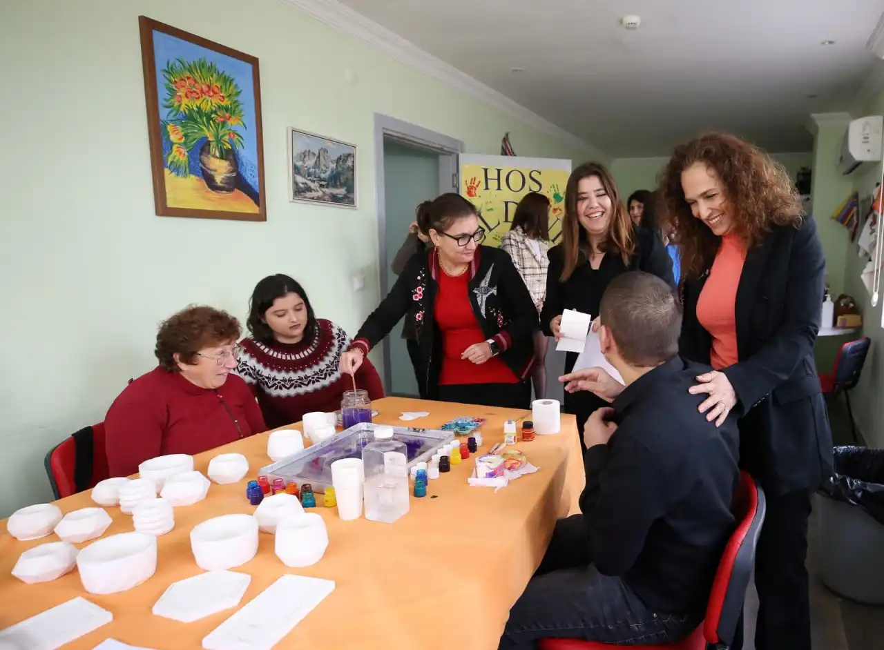 Karşıyaka Belediyesi'nden engelleri aşan destek haberinin görseli