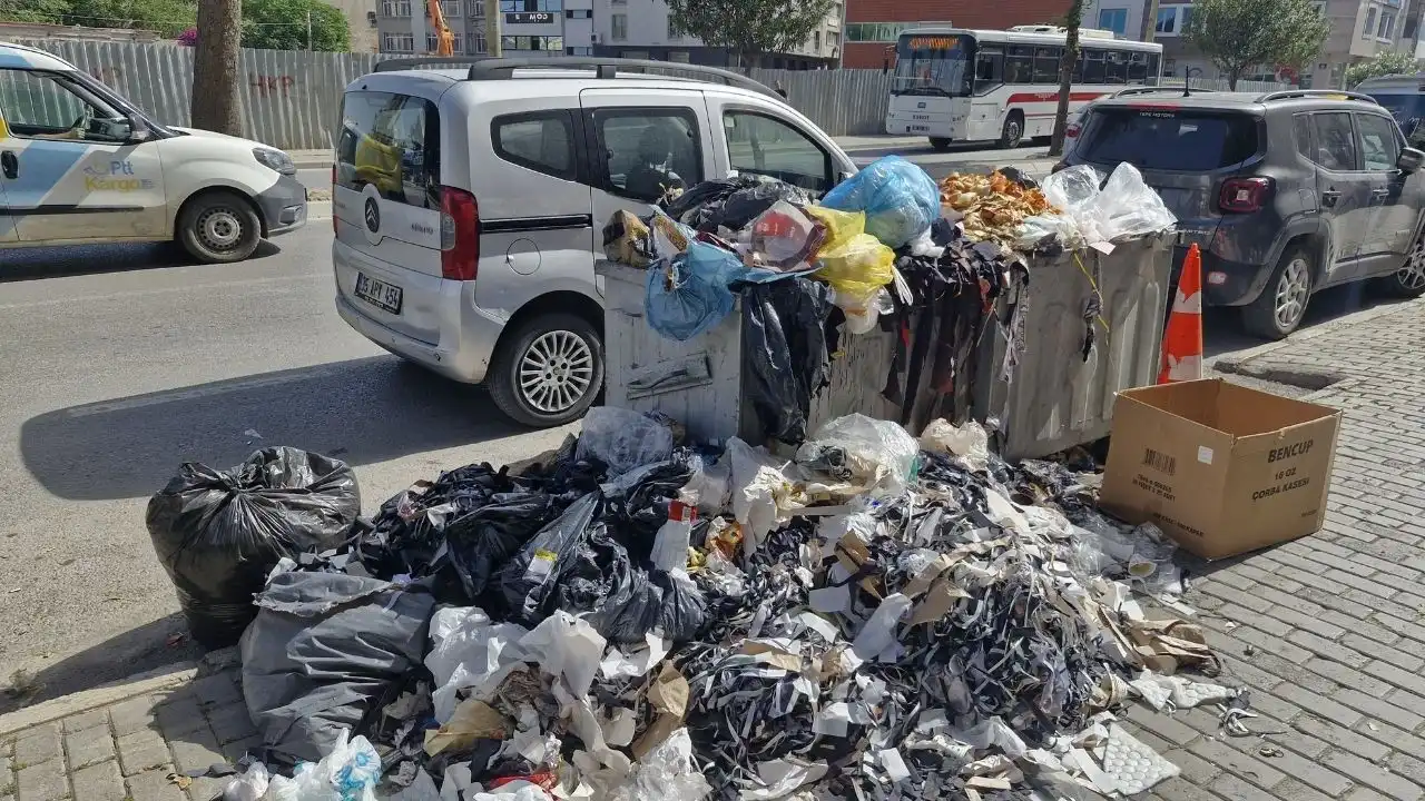 Konak’ta grev başladı, sokaklar çöp içinde kaldı haberinin görseli