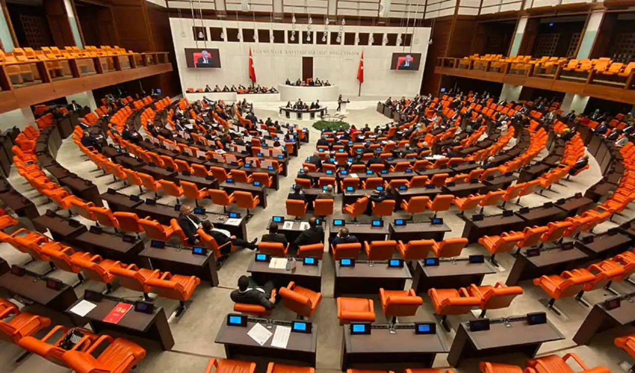 MHP’den sokak röportajları için kanun teklifi haberinin görseli