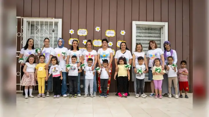Bornova’da Anneler Günü kutlamaları ilgi gördü