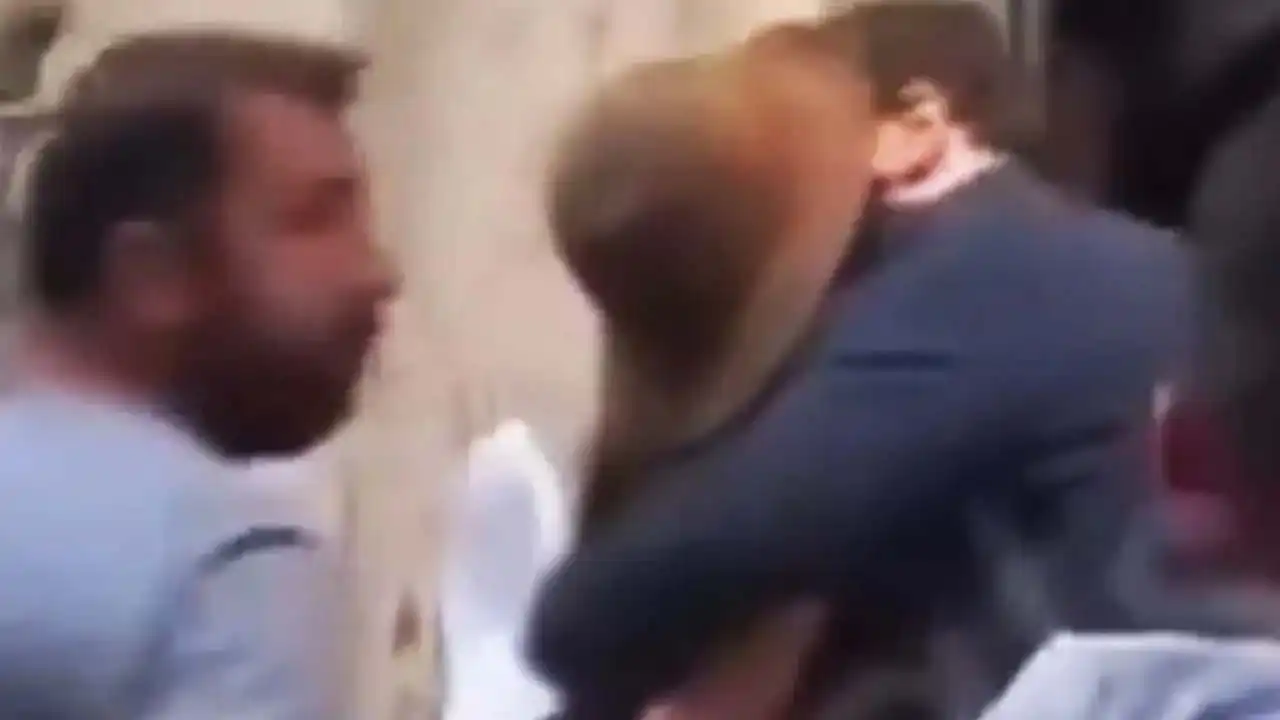 Çağatay Ulusoy ile Aslıhan Malbora aşkı doğrulandı: Set ziyaretinde görüntülendiler haberinin görseli