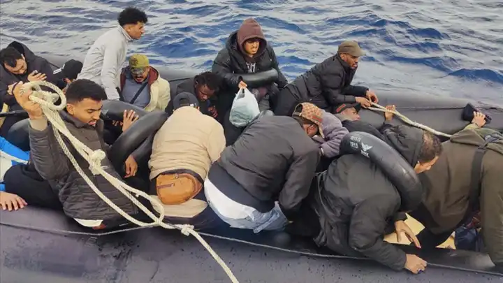İzmir haber: Çeşme’de 24 düzensiz göçmen kurtarıldı