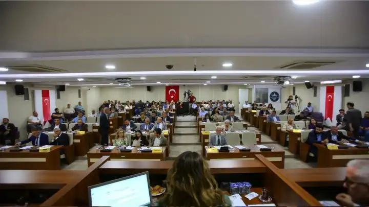 Karabağlar’da 2 gündem maddesi reddedildi… Başkan Kınay’dan CHP’li üyelere sitem 