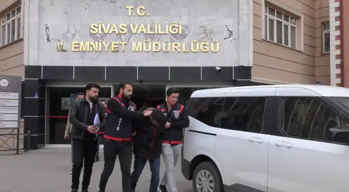 Sivas'ta kan donduran cinayet: Hedef aslında anne miydi, 5 yıldır kayıp baba da aynı kişi tarafından mı öldürüldü?