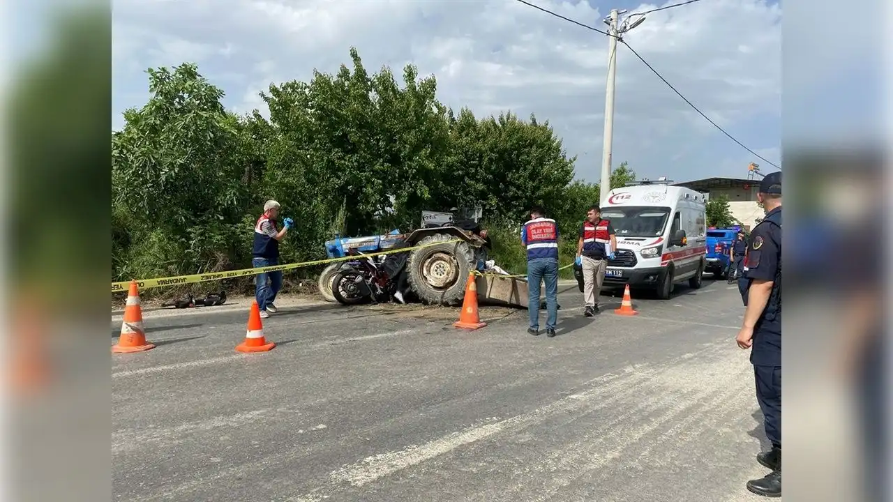 Traktörle motosiklet çarpıştı: 3 kişi hayatını kaybetti haberinin görseli