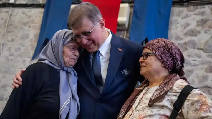 Başkan Tugay şehit anneleri ile buluştu