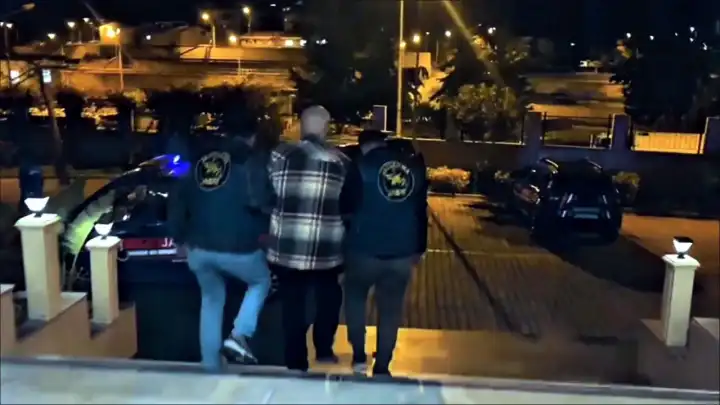 Biri kırmızı biri yeşil  bültenle aranıyordu: Uluslararası düzeyde aranan 2 suçlu Türkiye’de yakalandı 