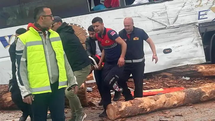 Çanakkale’de zincirleme kaza: 6 kişi hayatını kaybetti